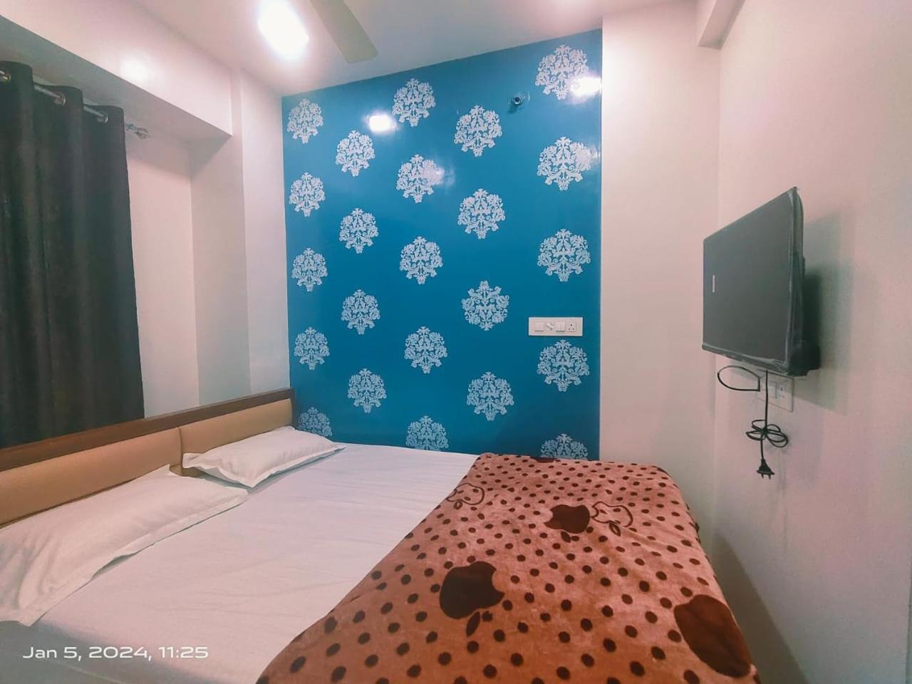 Amrit Guest House Pune Exteriör bild