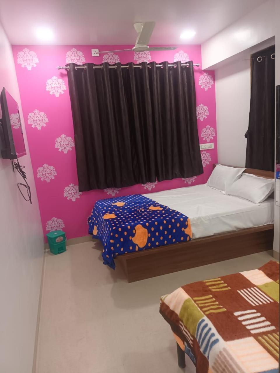 Amrit Guest House Pune Exteriör bild