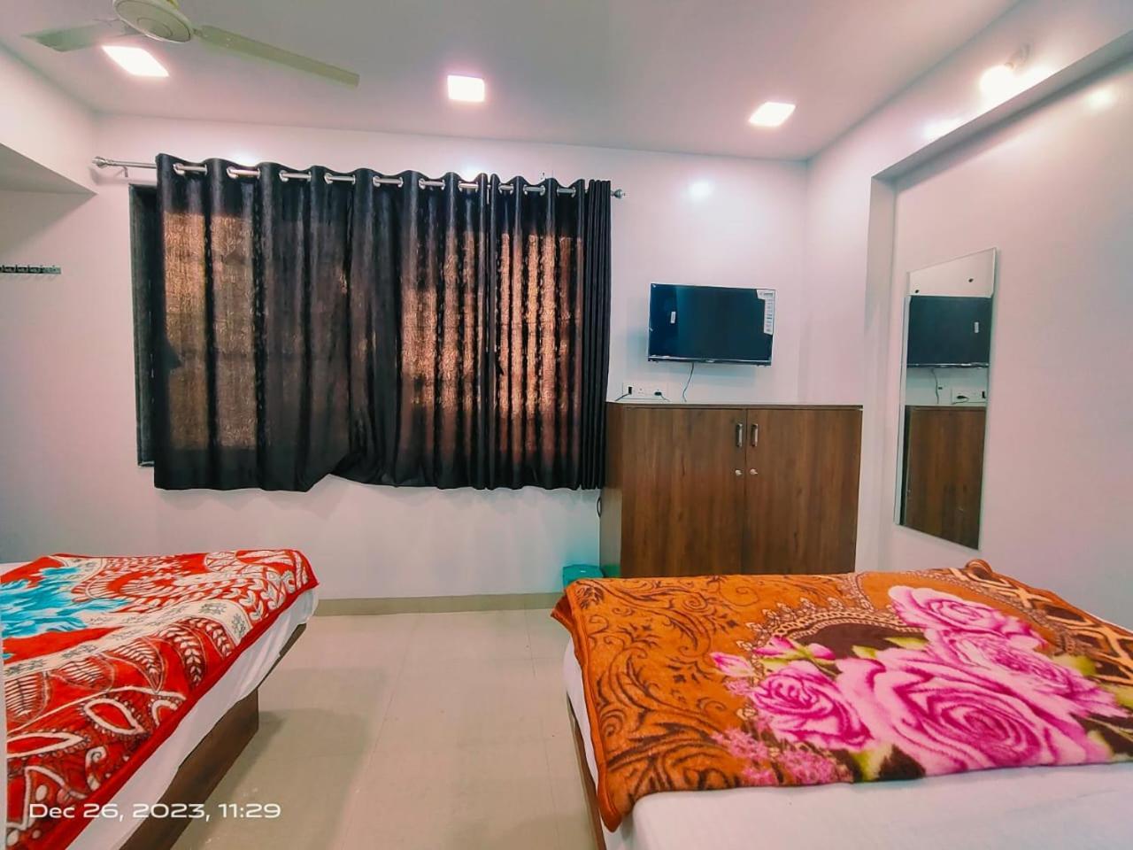 Amrit Guest House Pune Exteriör bild