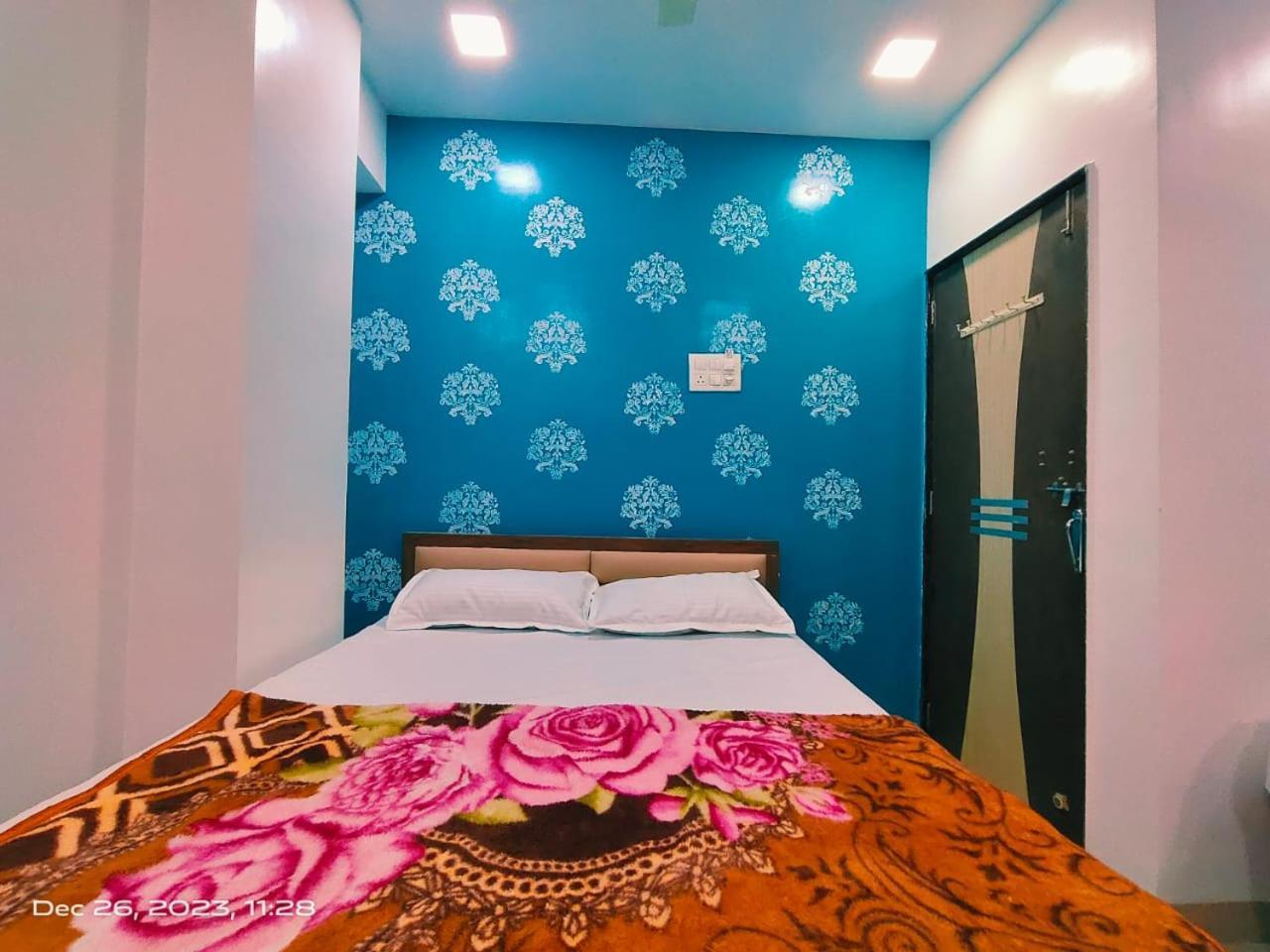 Amrit Guest House Pune Exteriör bild